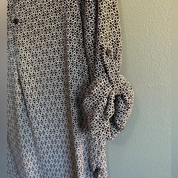 Pleione Black& White Printed Popover Blouse - Picture 4 of 7